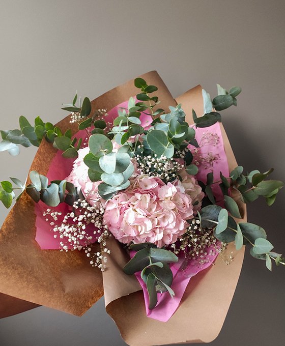 Ramo de flores con Hortensia Rosa