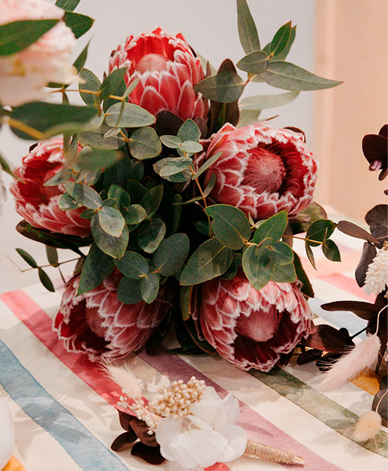 ramo-de-novia-con-proteas-rosadas